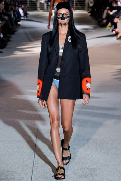Look 15